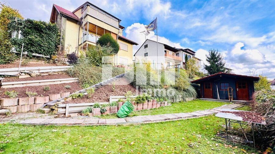 Modernisiertes 1 bis 2 Familienhaus mit DG-Ausbau BJ 02/03 und Panoramablick am Rüsteberg - Gartenanlage auf mehreren Ebenen / Gartenhaus